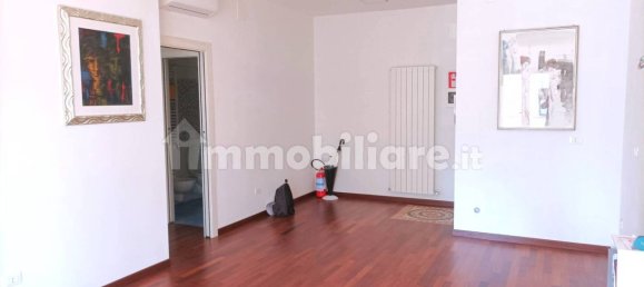 Apartamento de 2 dormitorios en Pescara, Italy No. 342170 3