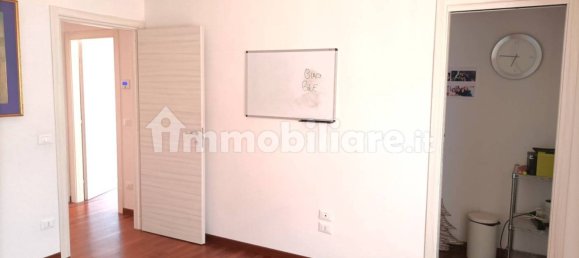 Apartamento de 2 dormitorios en Pescara, Italy No. 342170 2