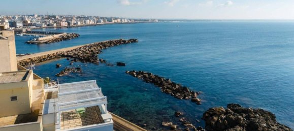 Casa de 3 habitaciónes en Gallipoli, Italy No. 63926 10