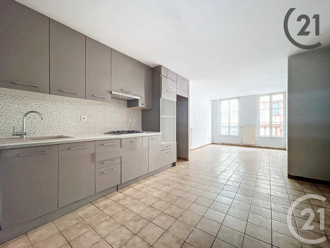 3 Schlafzimmer Wohnung in Troyes, France, Nr. 252161