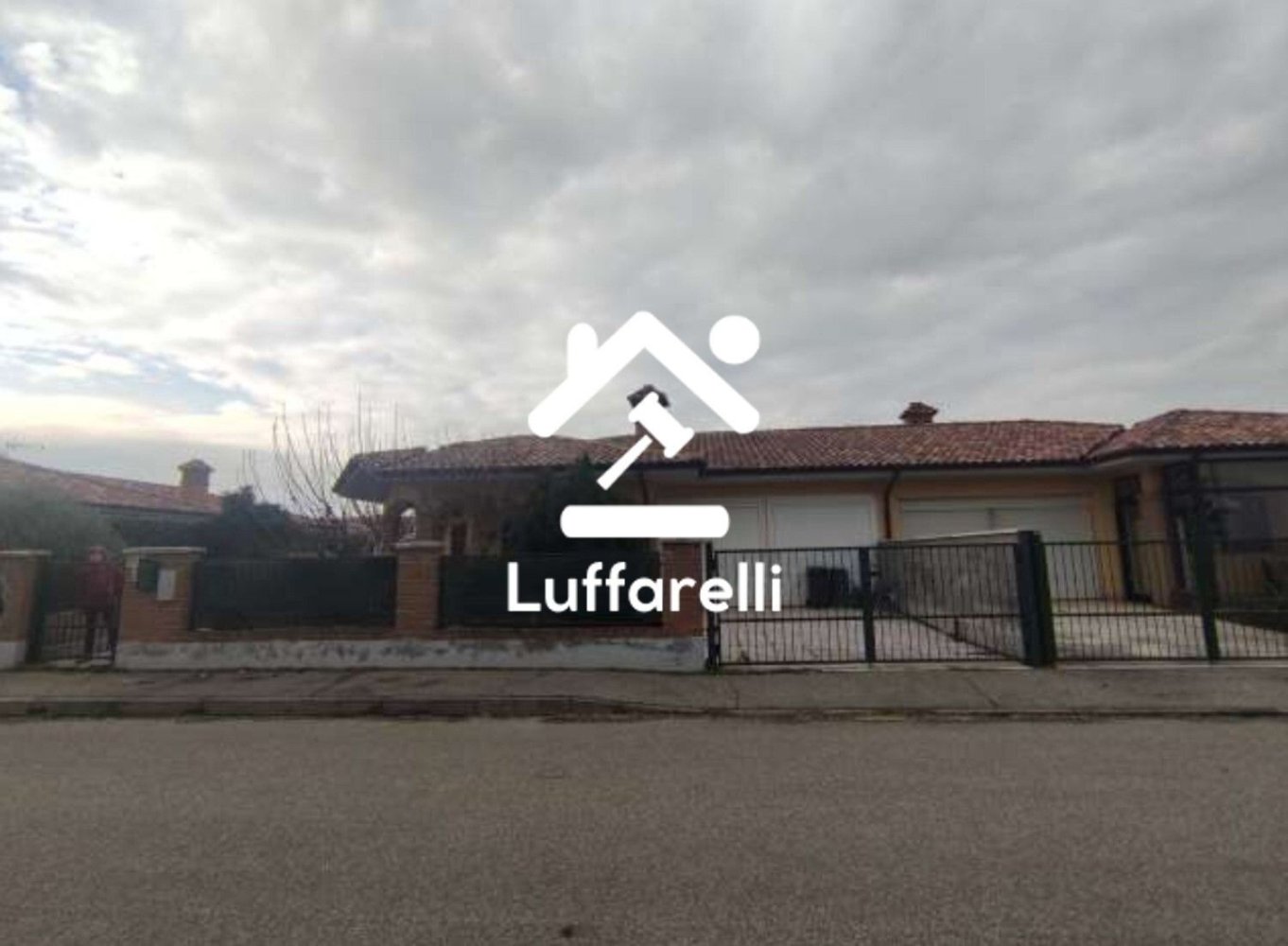 Casa de 6 habitaciónes en Roncaro, Italy No. 7657