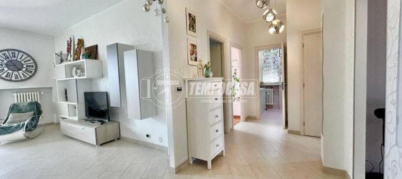 2 bedrooms Apartment in Turin, Italy No. 264112 5