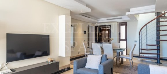 2 bedrooms Penthouse in Estepona, Spain No. 51441 3