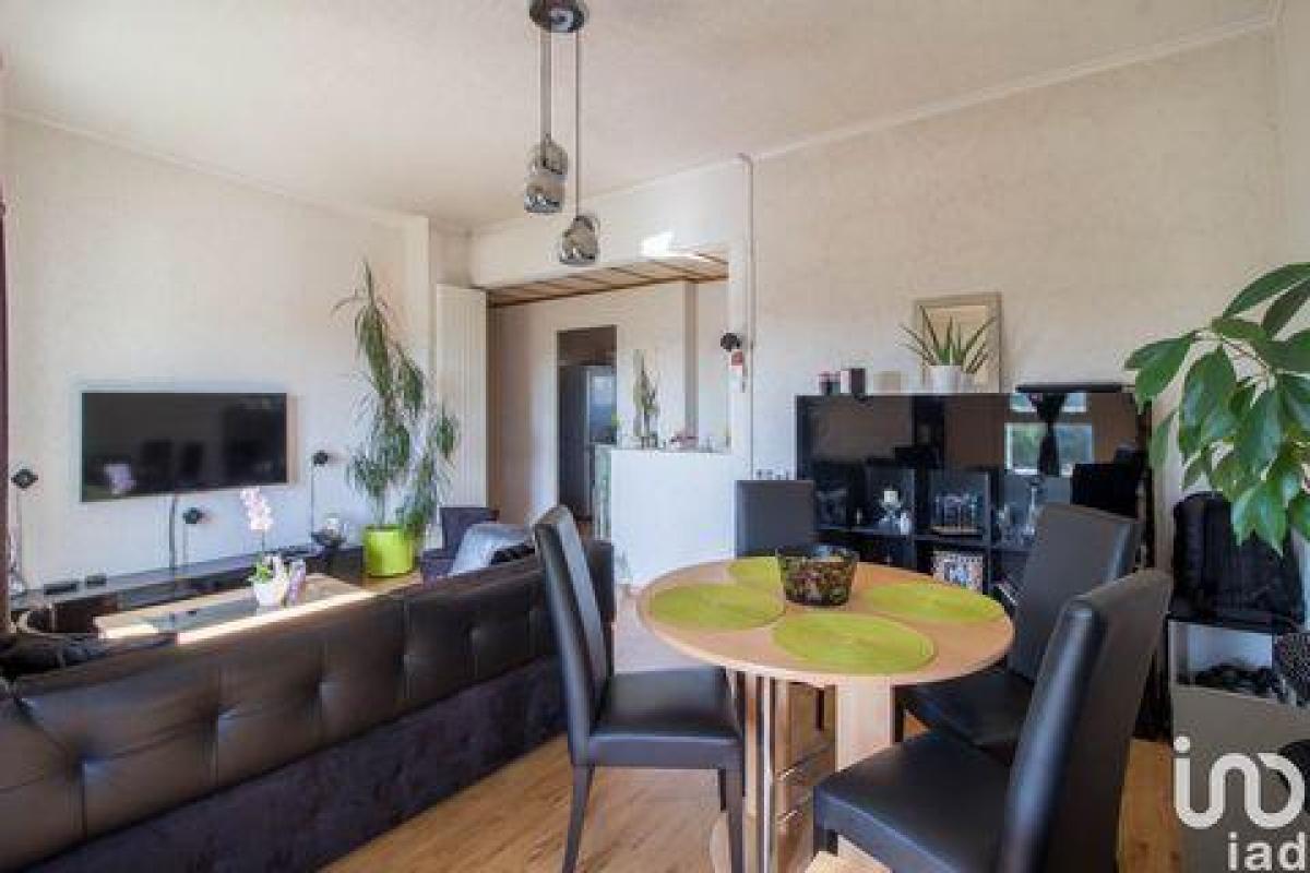 2 bedrooms Condo in Yerres, France No. 35300