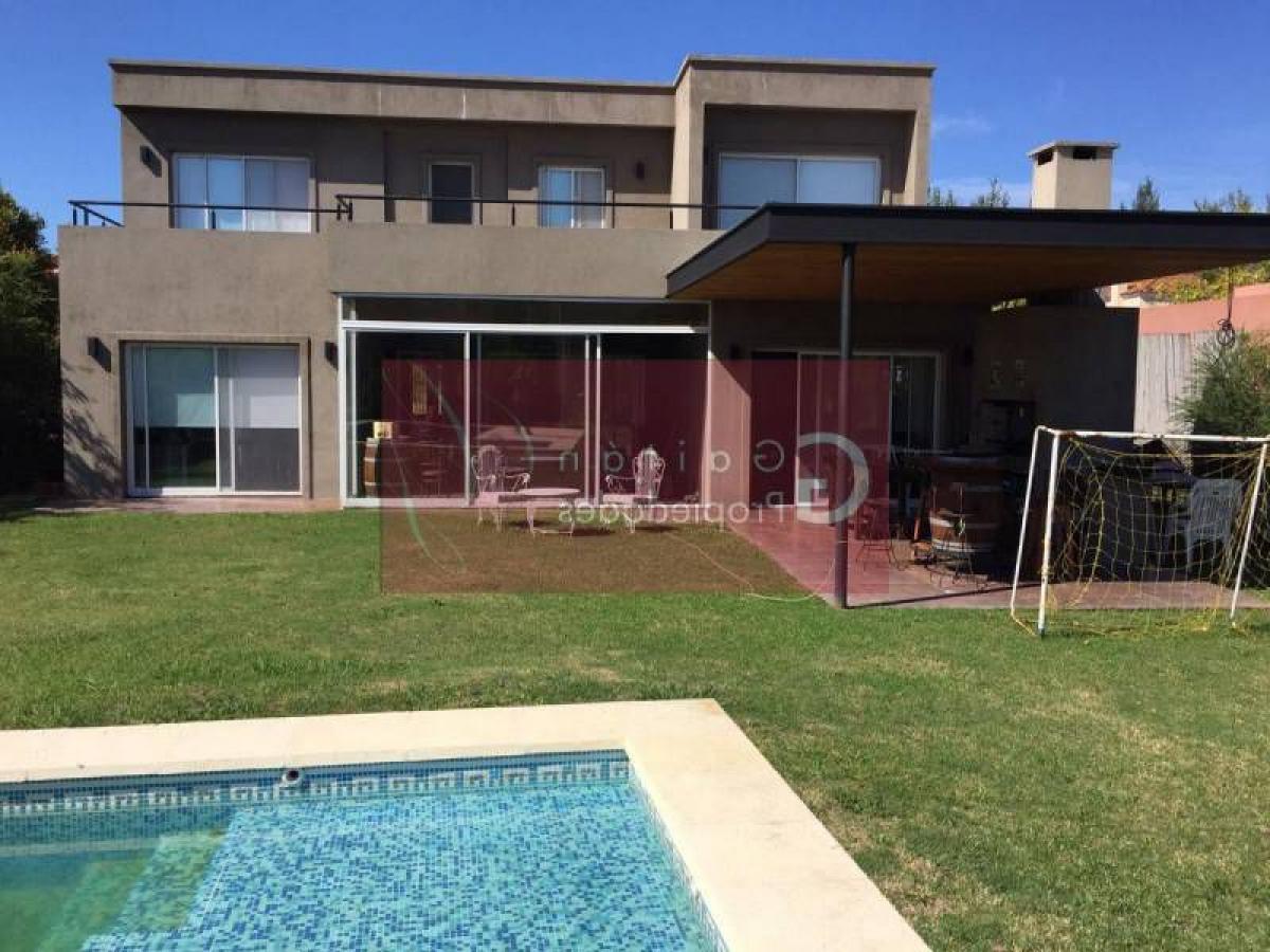 3 bedrooms House in Tigre, Argentina No. 70696