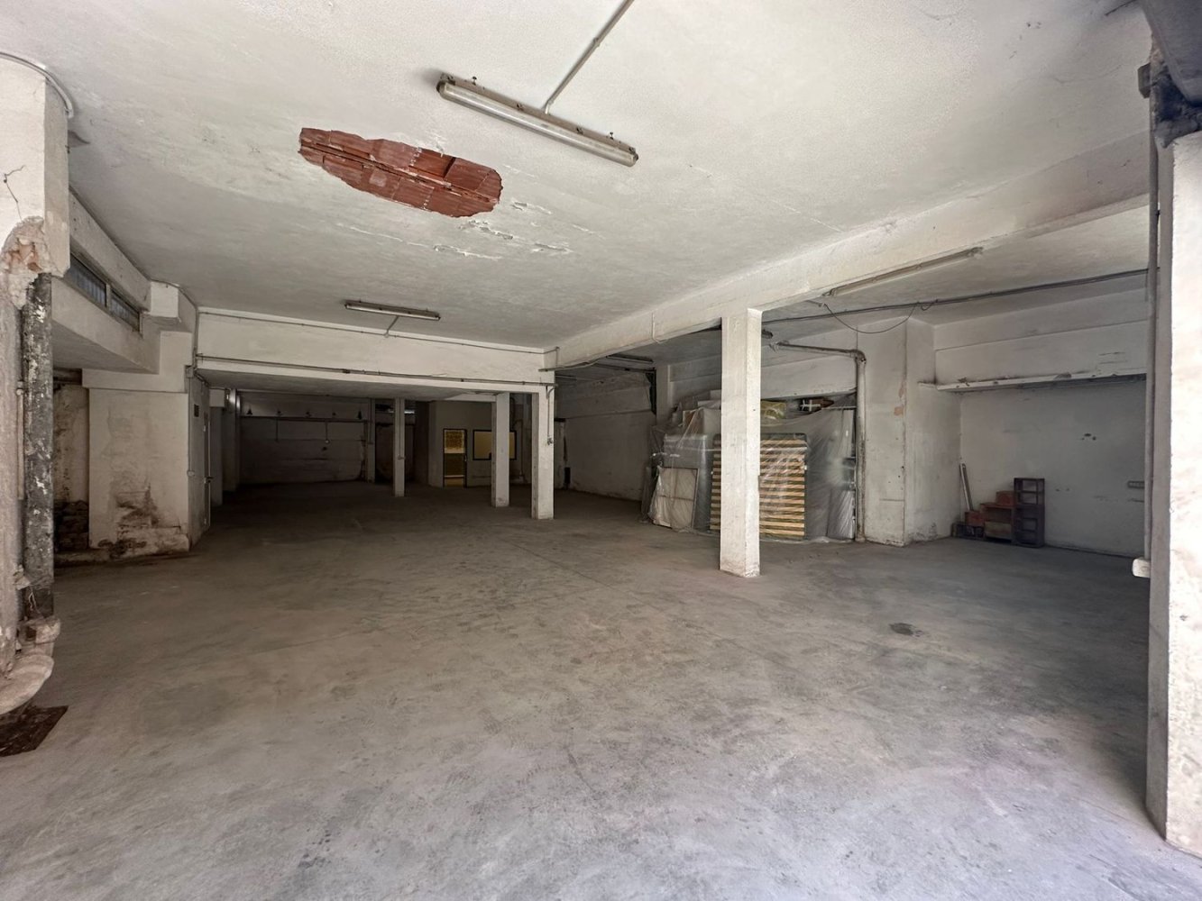 Garage in Rome, Italy 250m², Nr. 373527