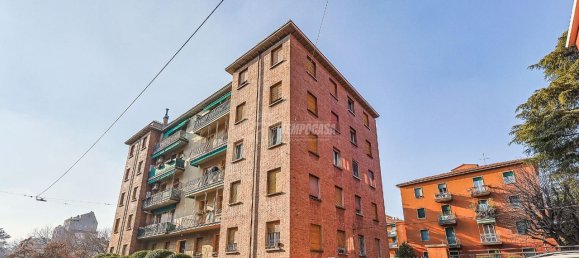 3-salle Appartement à Bologna, Italy No. 40506 44