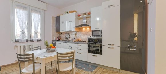 3-salle Appartement à Bologna, Italy No. 40506 32