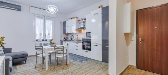 3-salle Appartement à Bologna, Italy No. 40506 11