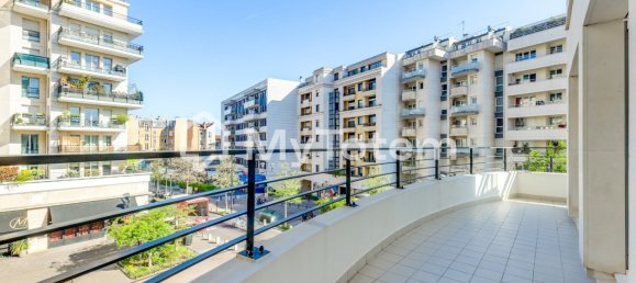 3 bedrooms Apartment in Courbevoie, France No. 295023 3