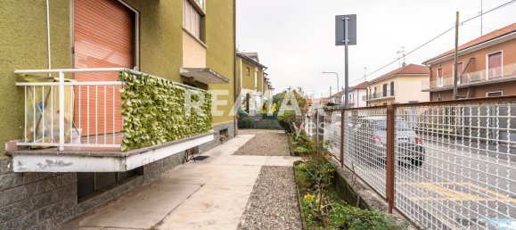 3-salle Appartement à Busto Arsizio, Italy No. 157257 6