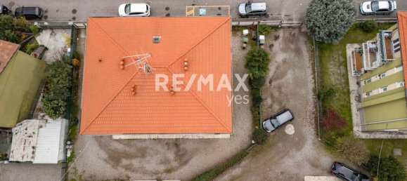 3-salle Appartement à Busto Arsizio, Italy No. 157257 11