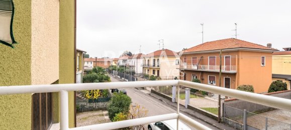 3-salle Appartement à Busto Arsizio, Italy No. 157257 26