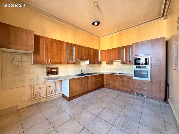 5 bedrooms Apartment in Avignon, France No. 307729