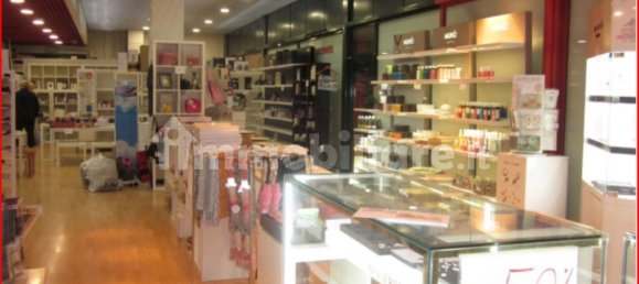 Propiedad comercial de 1 habitación en San Martino Siccomario, Italy No. 277017 6