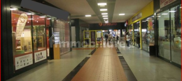 Propiedad comercial de 1 habitación en San Martino Siccomario, Italy No. 277017 2