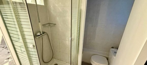 Studio in Paris, France No. 105584 3