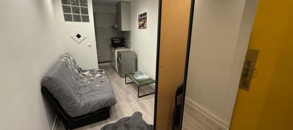 Studio in Paris, France No. 105584 2