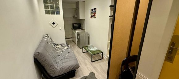 Studio in Paris, France No. 105584 6
