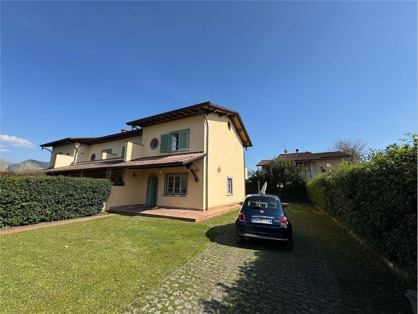 3 bedrooms Villa in Forte dei Marmi, Italy No. 345802