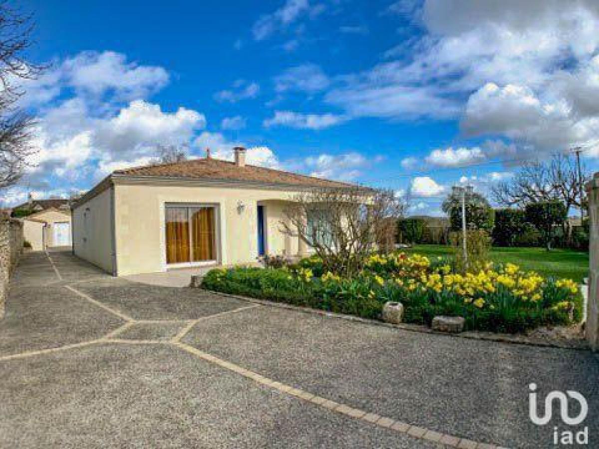 Casa de 4 dormitorios en Niort, France No. 30902