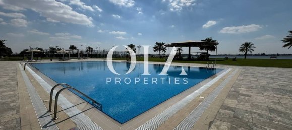 5 bedrooms Townhouse in Abu Dhabi, UAE No. 23678 2