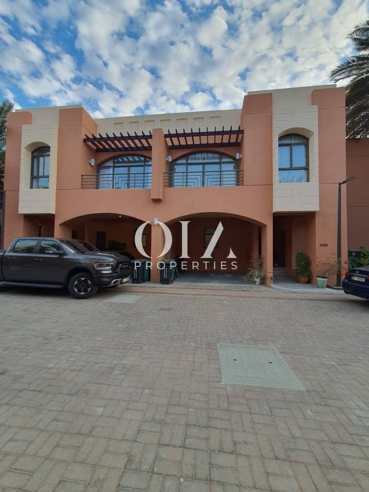 5 bedrooms Townhouse in Abu Dhabi, UAE No. 23678