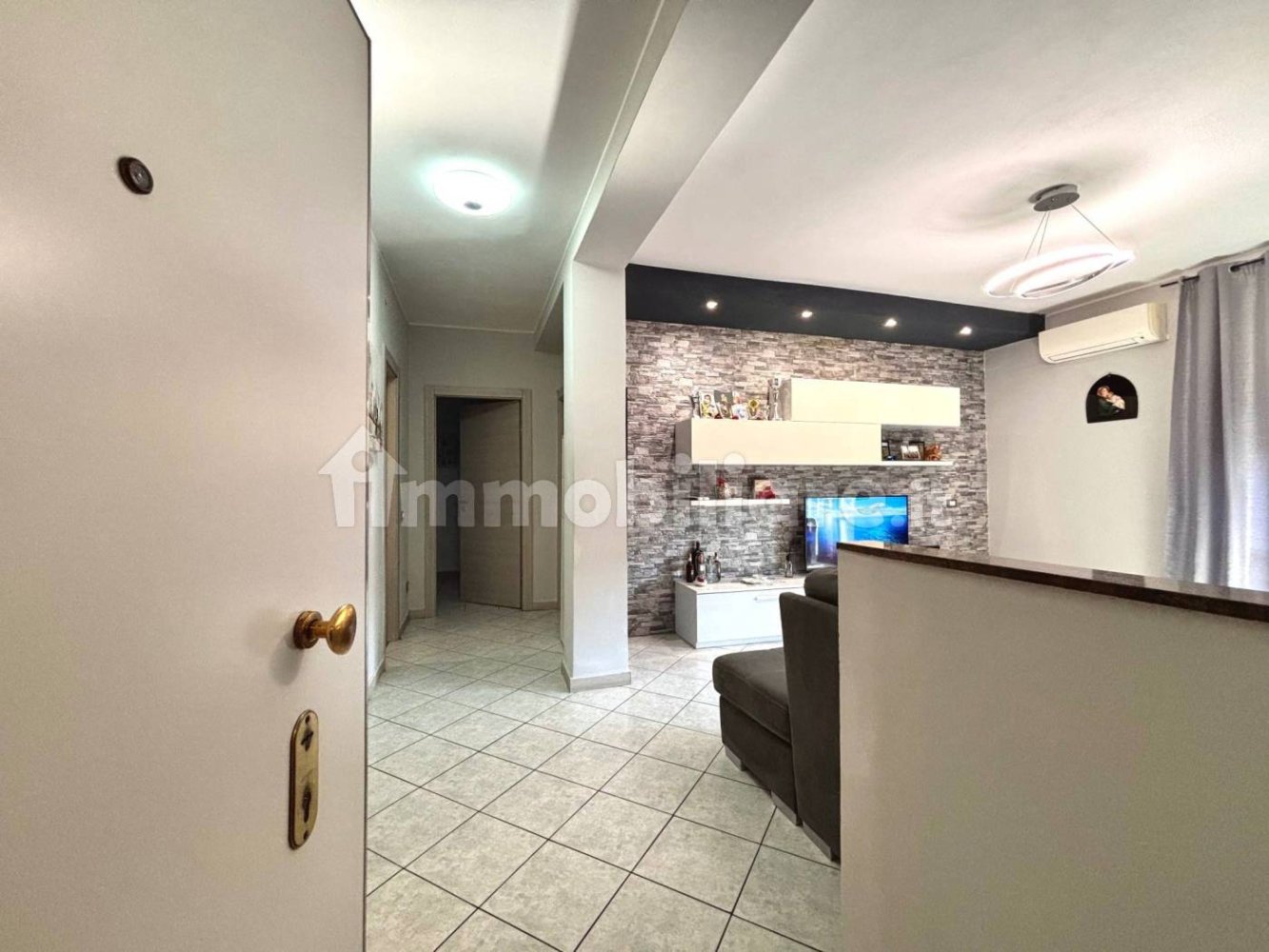 3-salle Appartement à Paullo, Italy No. 307105