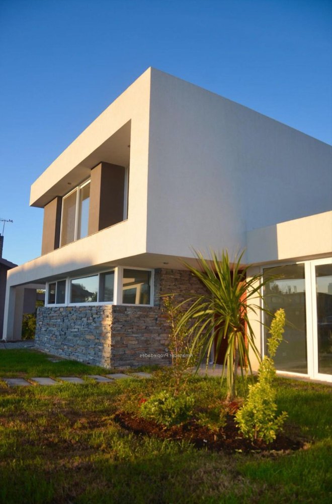 3 bedrooms House in Canelones, Uruguay No. 12886