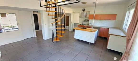 4 bedrooms House in Val-d'Oise, France No. 361452 2