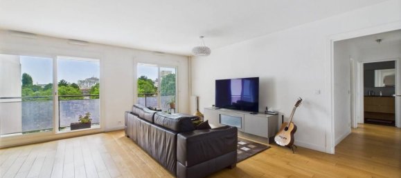 3 bedrooms Apartment in Paris, France No. 362721 2