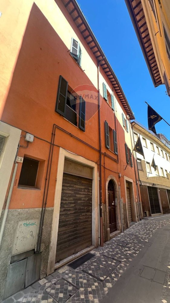 5 bedrooms Apartment in Foligno, Italy No. 398370