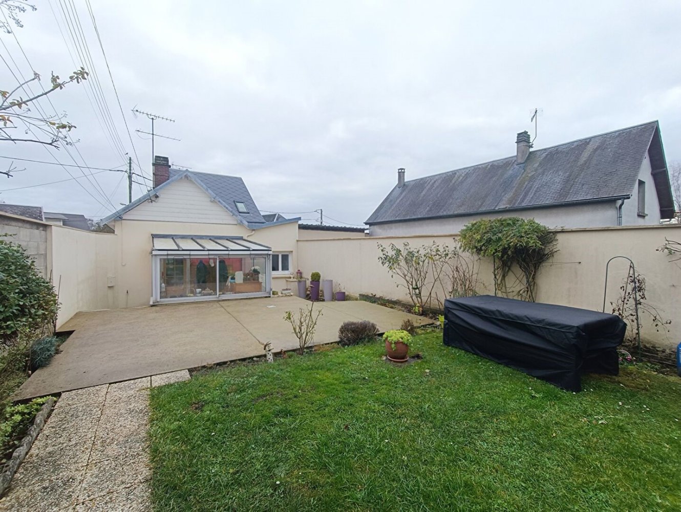 Villa de 3 dormitorios en Amblainville, France No. 44864