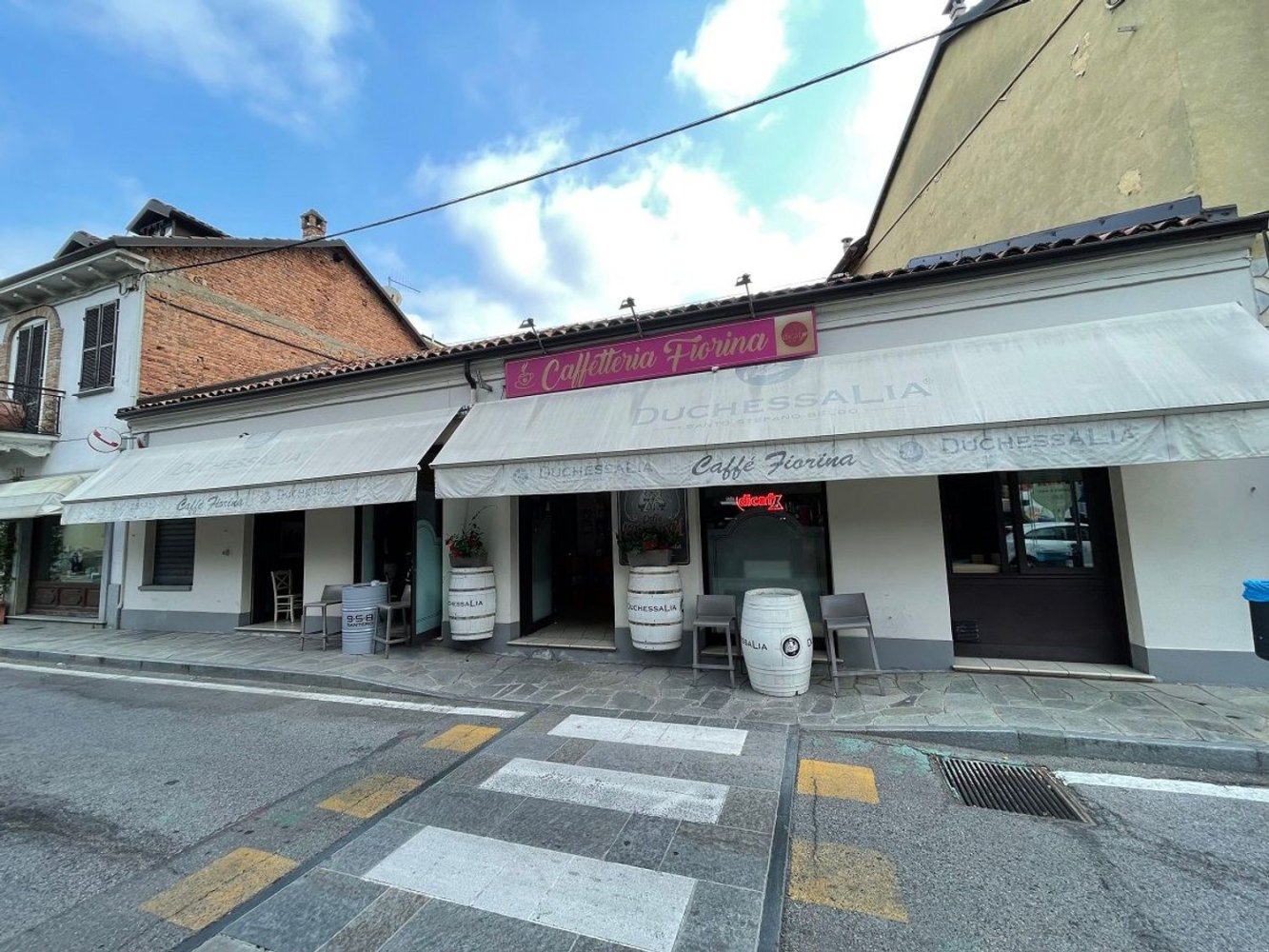 150m² Commercial property in Santo Stefano Belbo, Italy No. 308055
