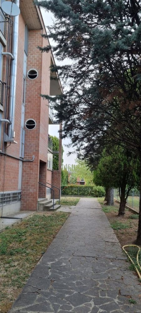 3 bedrooms Apartment in Parma, Italy No. 403407