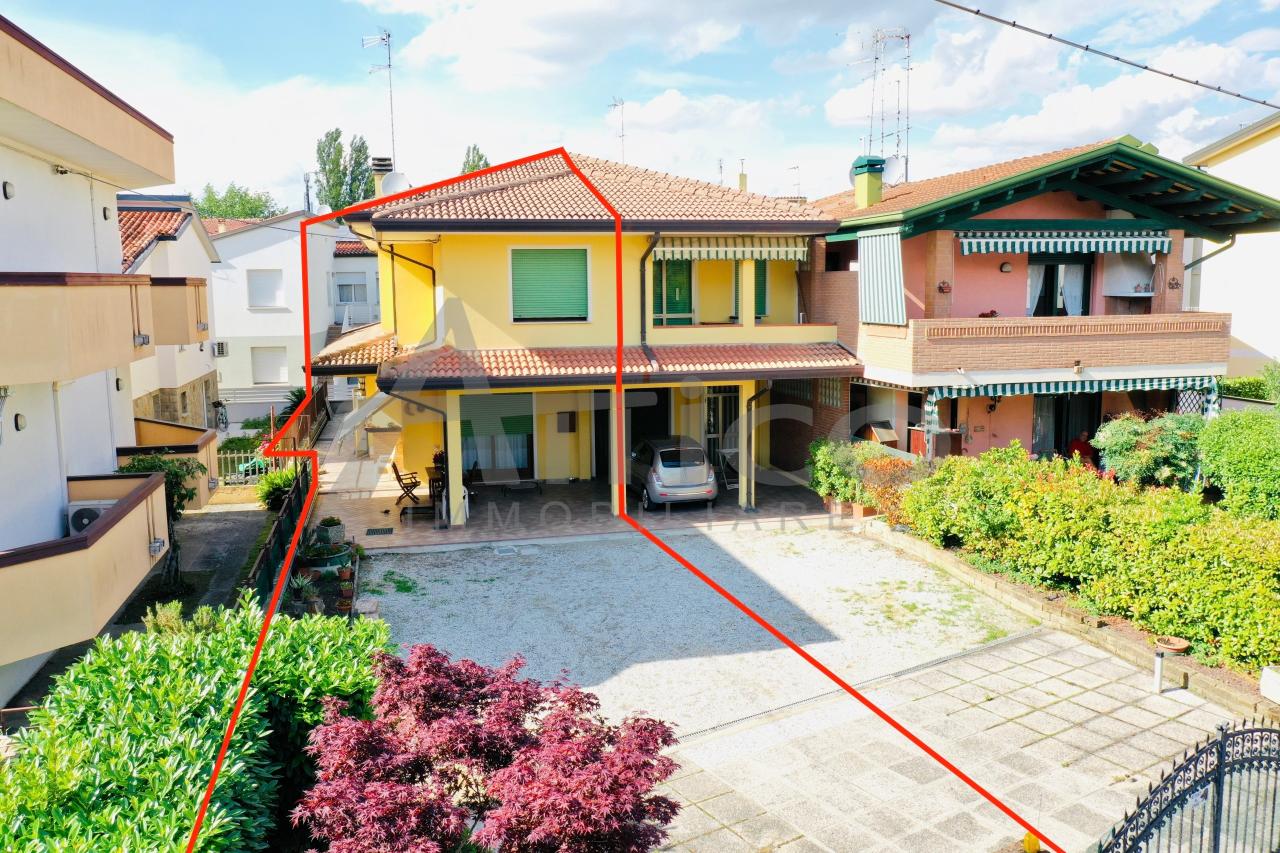 6 rooms House in Rovigo, Italy No. 3104
