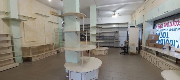 180m² Commercial property in Grosseto, Italy No. 145553 2