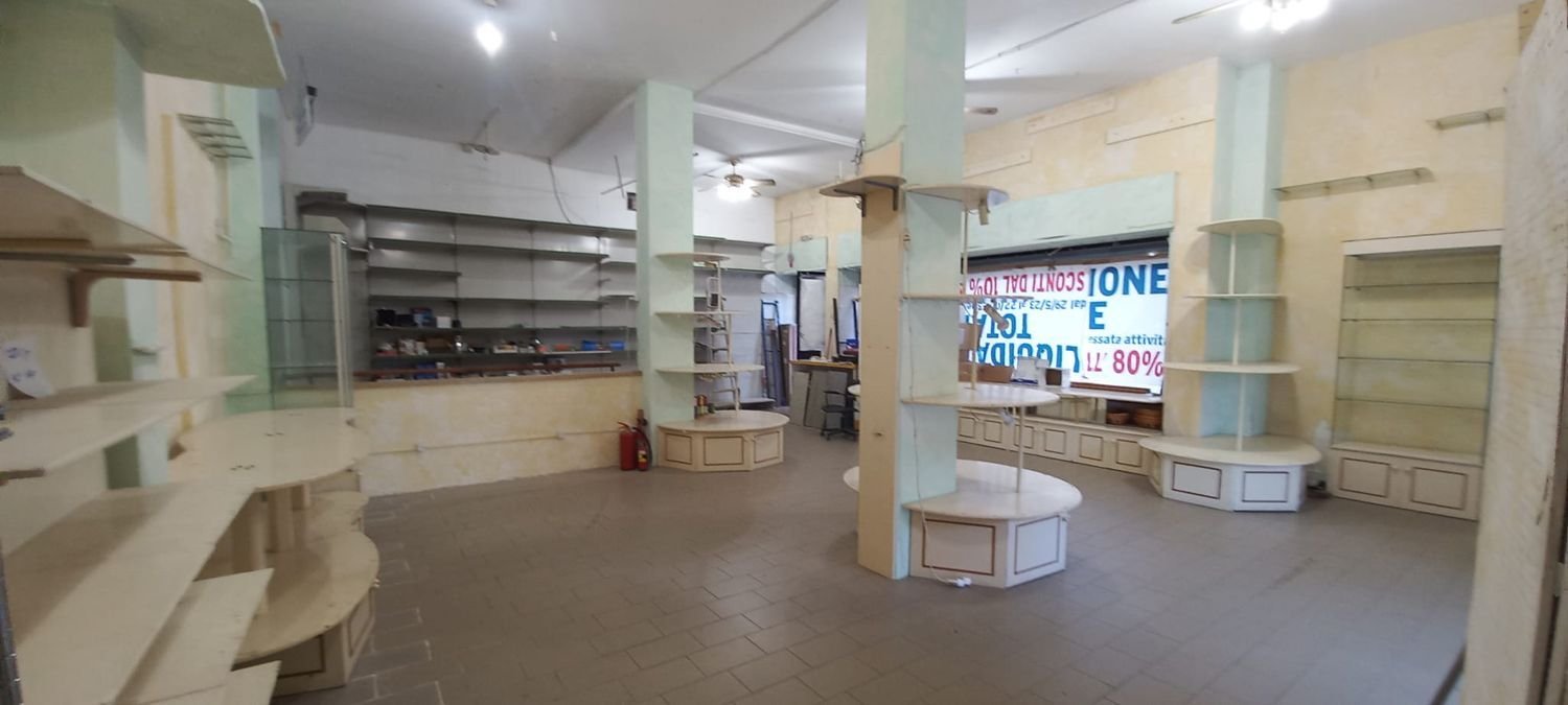 180m² Commercial property in Grosseto, Italy No. 145553