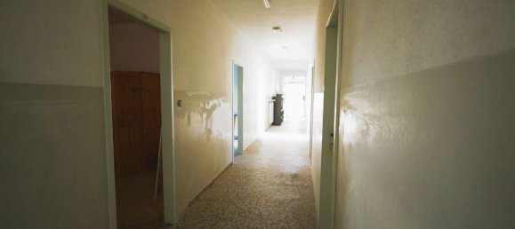 851m² Commercial property in Gorizia, Italy No. 346878 10