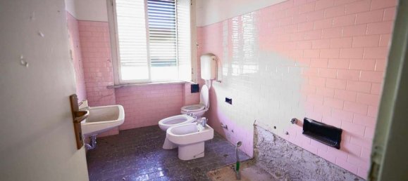 851m² Commercial property in Gorizia, Italy No. 346878 9