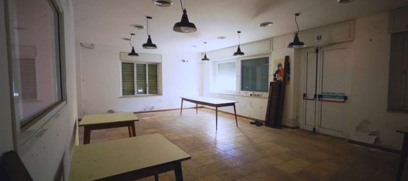 851m² Commercial property in Gorizia, Italy No. 346878 7