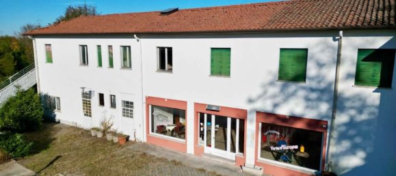 851m² Commercial property in Gorizia, Italy No. 346878 4
