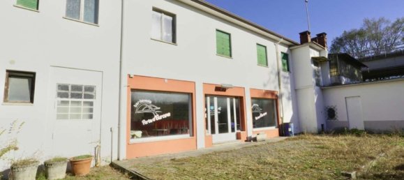 851m² Commercial property in Gorizia, Italy No. 346878 5