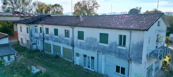 851m² Commercial property in Gorizia, Italy No. 346878 24