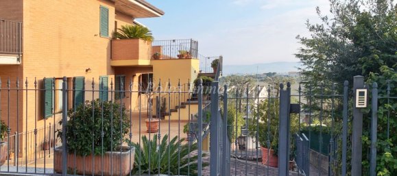 3 bedrooms Apartment in Fermo, Italy No. 141916 3