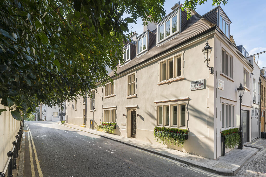 4 bedrooms House in Knightsbridge, United Kingdom No. 13038