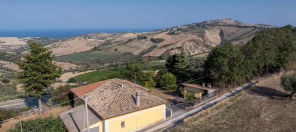 Casa de 6 habitaciónes en Roseto degli Abruzzi, Italy No. 131562 2