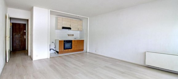 Estudio en Poissy, France No. 175295 3