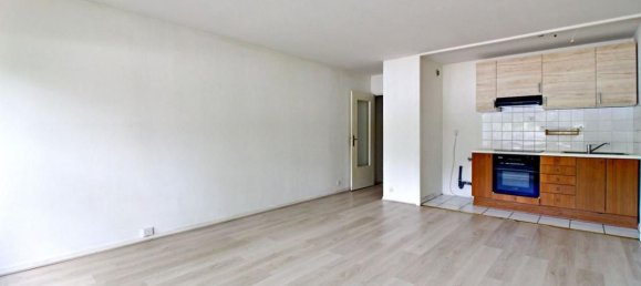 Estudio en Poissy, France No. 175295 4