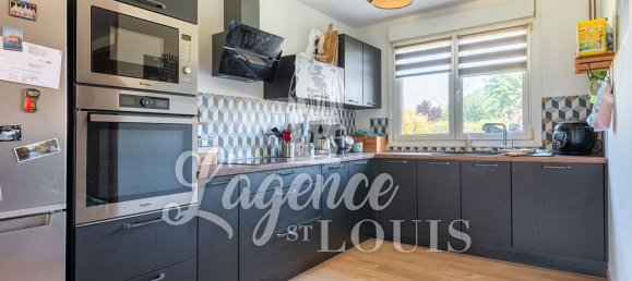 Casa de 4 dormitorios en Escoville, France No. 360712 3